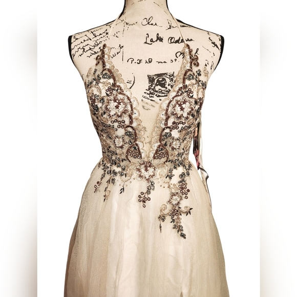 Blondie Nites Ivory Evening Gown - Picture 3 of 12